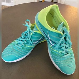 Nike Free TR 6 women’s tennis shoes turquoise/neon/ white size 9 1/2